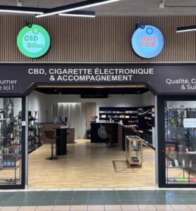 Devanture de la boutique Taffe d'Air, galerie de l'Intermarché Cap du Crès à Millau